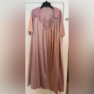 Vintage Vanity Fair Mauve nightgown with matching robe. Size large